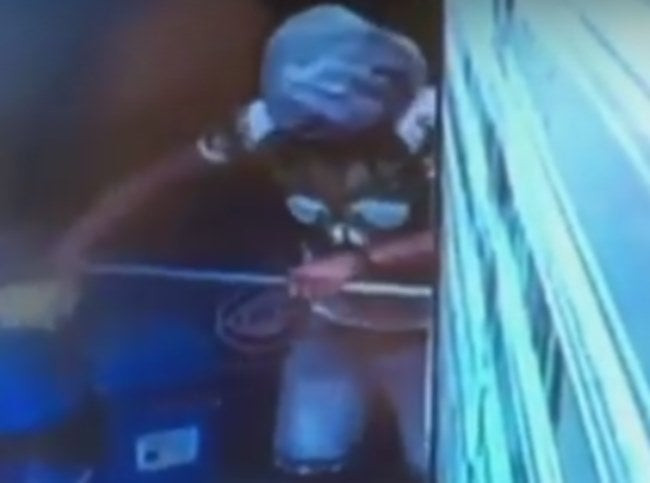 Ληστεία για κλάματα στα Χανιά –Εκλεψε περίπτερο με πλαστική σακούλα στο κεφάλι (βίντεο)
